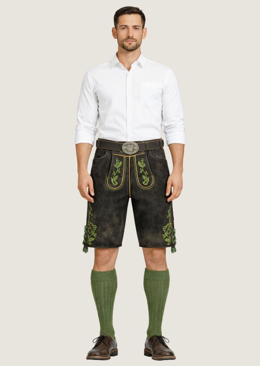 Schwarze Trachtenlederhose im Vintage-Look mit grüner Stickerei und rustikaler Optik