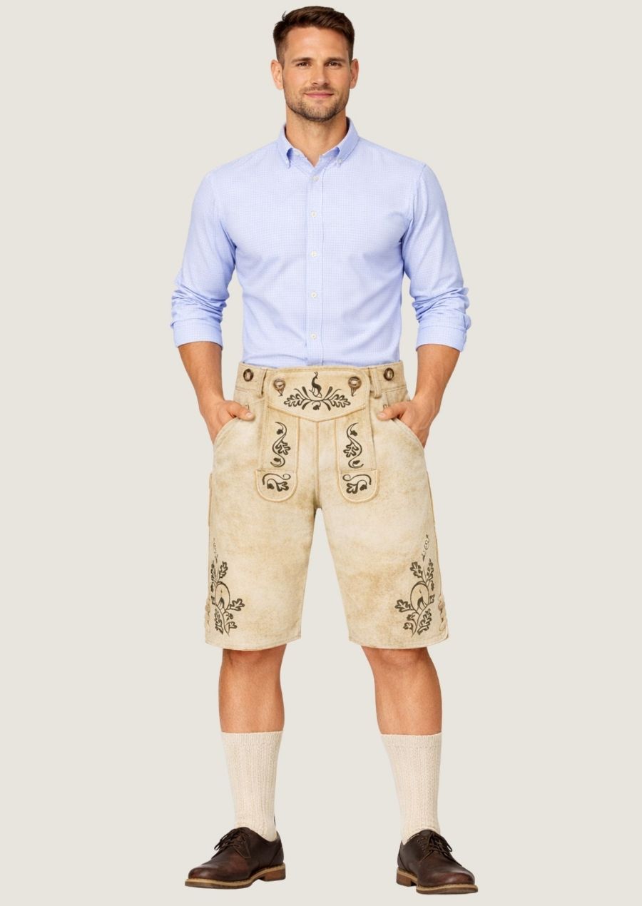 Beige Ziegenvelours Lederhose mit feiner Hirschstickerei im traditionellen Trachtenstil