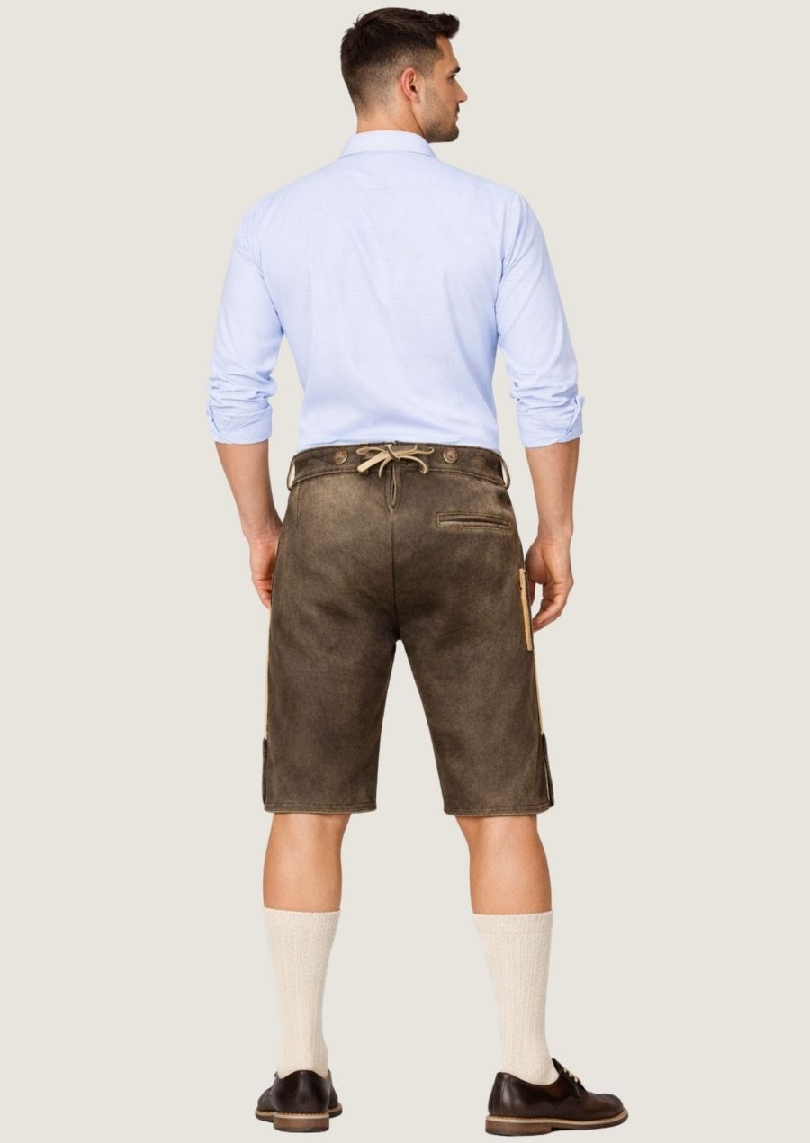 Herren Lederhose aus braunem Wildleder mit traditionellem Schnitt für Oktoberfest