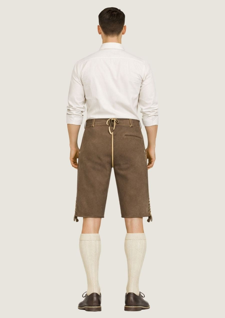 Klassische Herren Lederhose im traditionellen Oktoberfest Stil für Trachtenmode