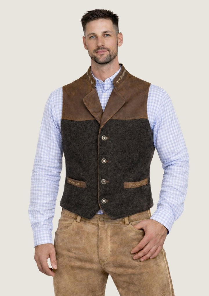 Moderne Herren Lodenweste mit stilvollen Leder Details im zeitgemäßen Trachtenlook