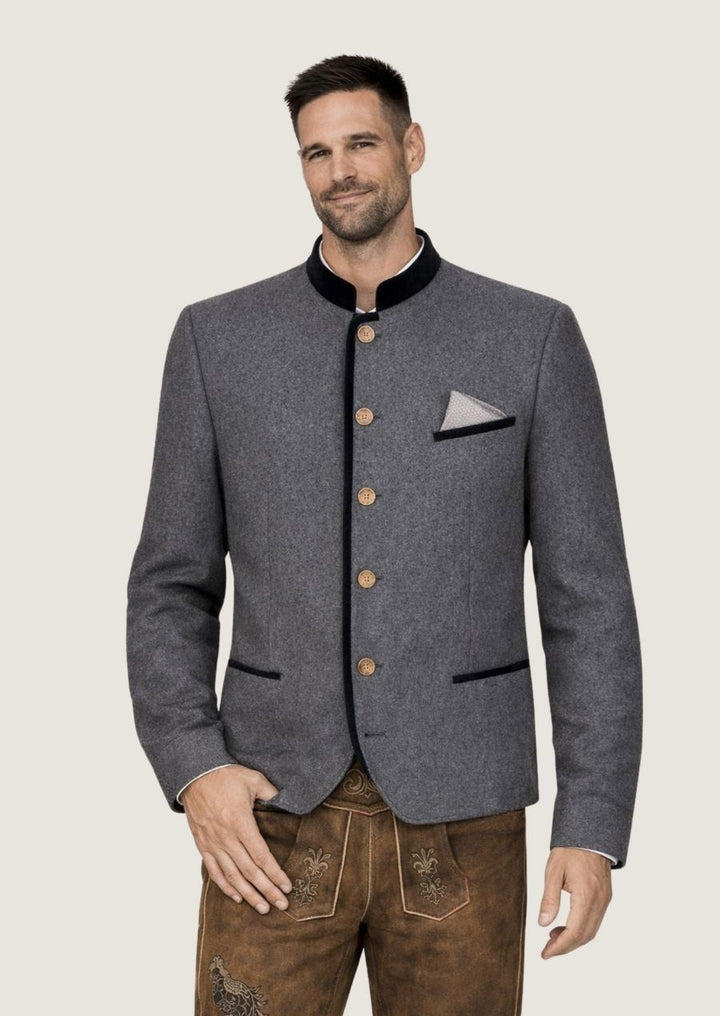 Moderner grauer Janker für Herren, ideal für einen stilvollen Oktoberfest Look